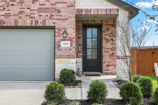 Foto del edificio - 2108 Sweet Bay Dr