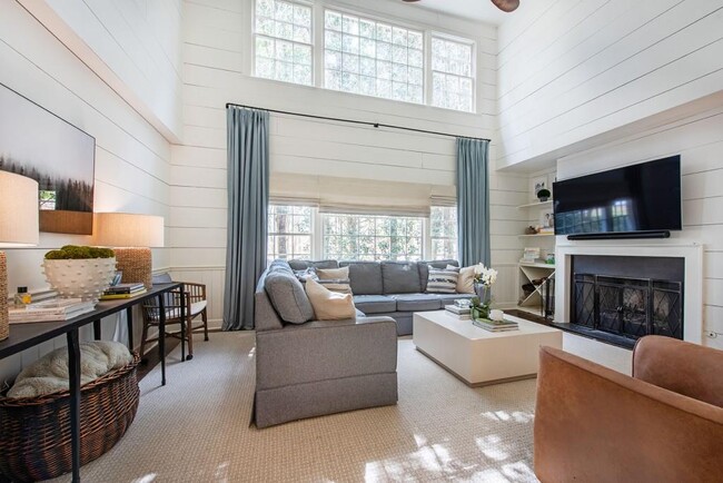 Building Photo - 3211 Circle Oaks Dr SE