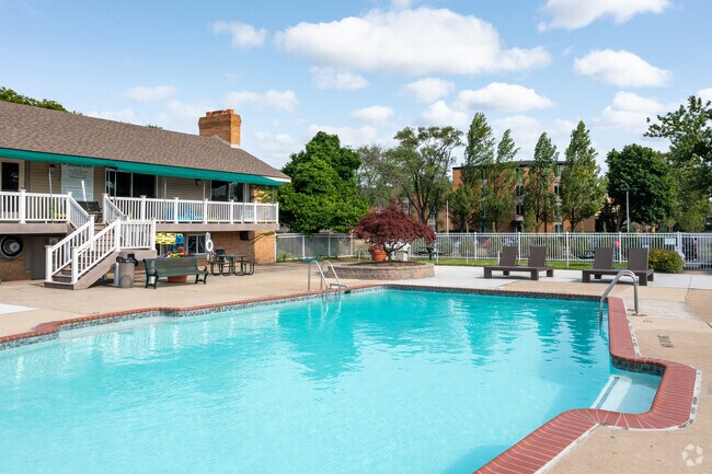 Piscina - Southgate Apartments & Townhomes