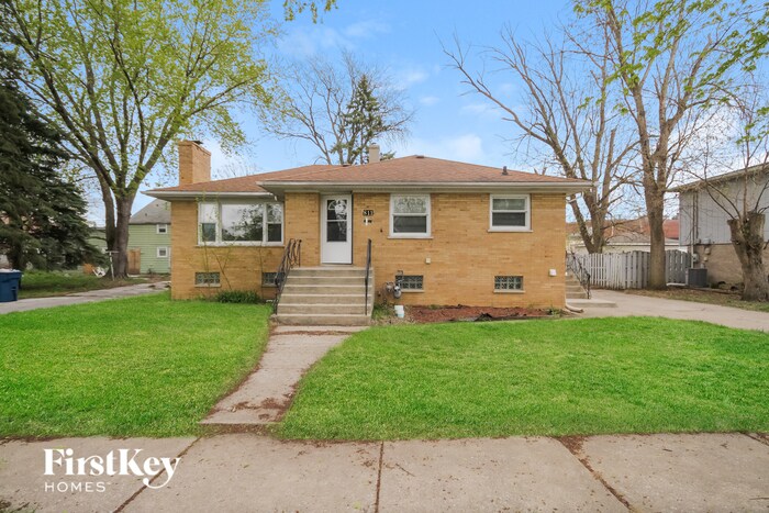 Primary Photo - 811 Greenbay Ave