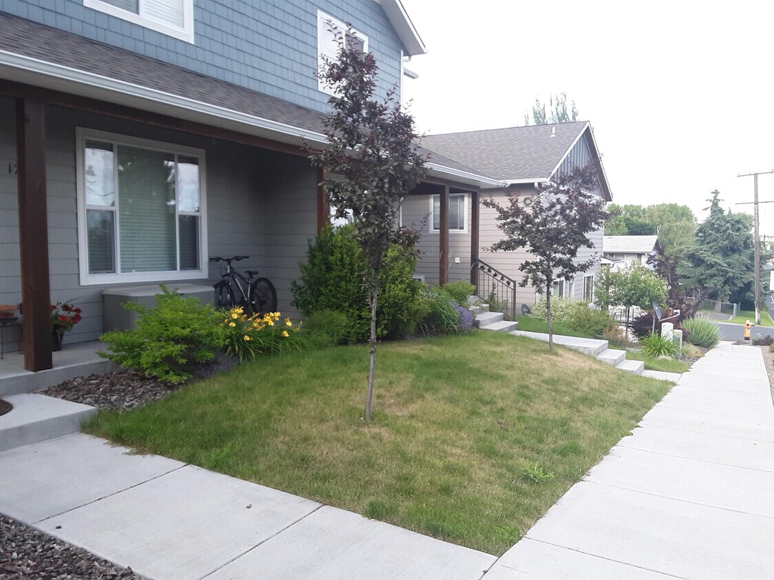 Primary Photo - 1220 E F St