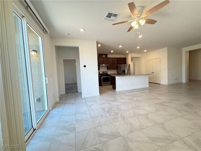 Foto del edificio - 8765 Crestwood Hls St
