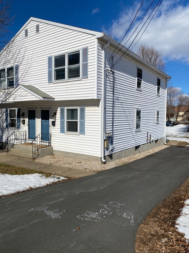 11 Wood Ln, Manchester, CT 06042 Townhome Rentals in Manchester CT