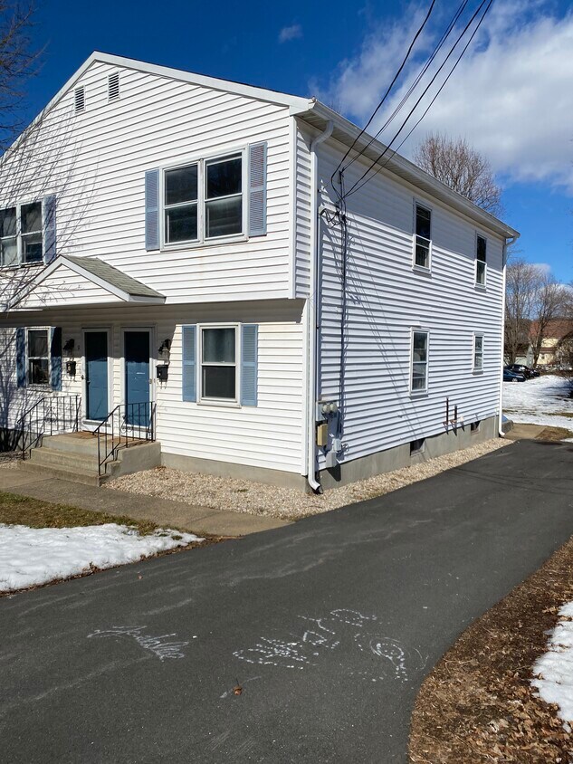 11 Wood Ln, Manchester, CT 06042 Townhome Rentals in Manchester CT