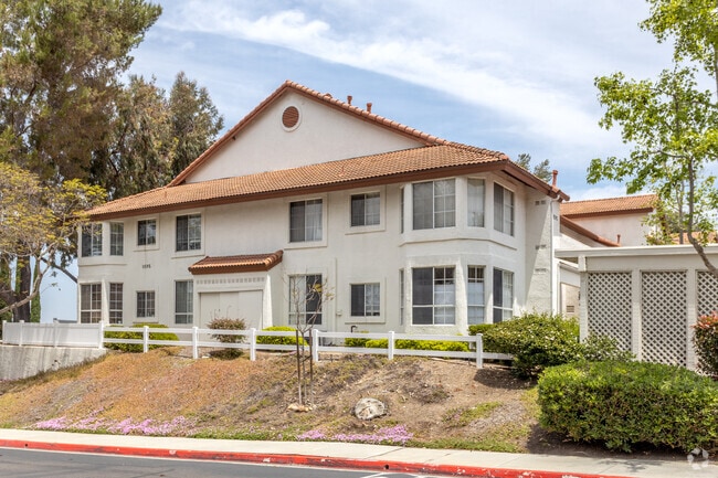 Building Photo - Canyon Bluffs