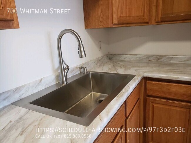 Foto del edificio - 700 Whitman St
