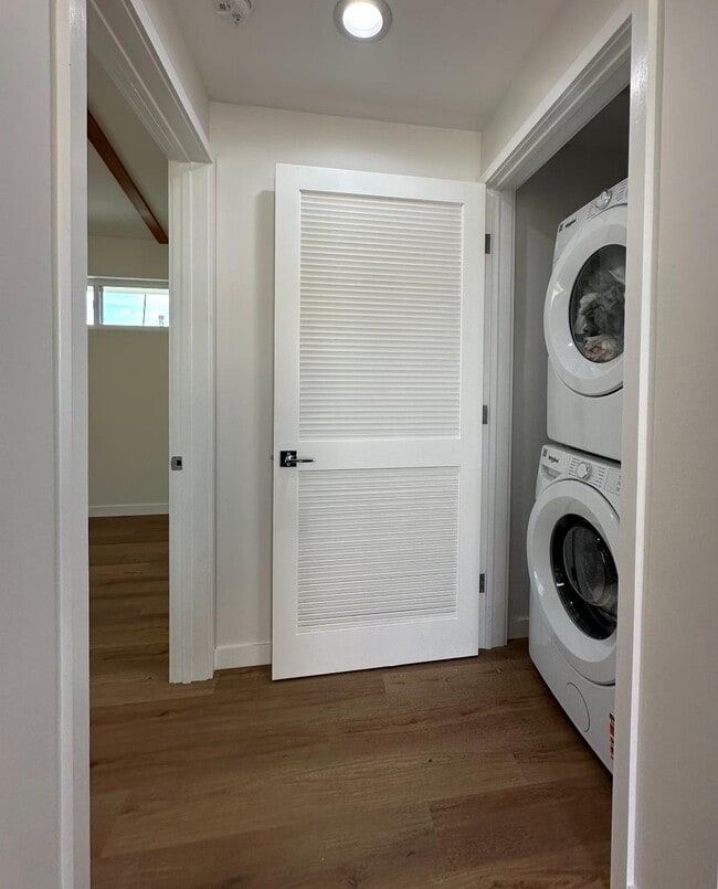 Building Photo - 1853 N Ave 53