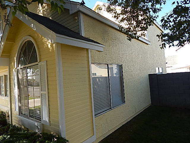 Building Photo - 441 S Maple