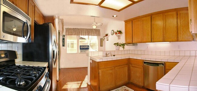 Building Photo - 473 Mill River Ln
