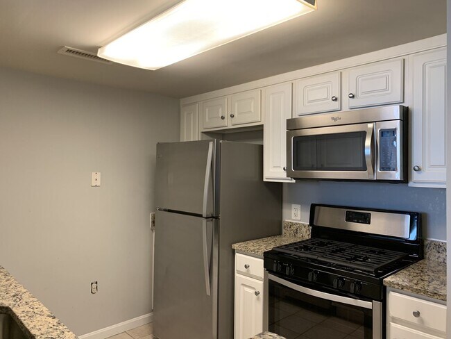 Foto del edificio - Luxury 2BD/2BA in The Gallery - Across from PIKE & ROSE + White Flint Metro