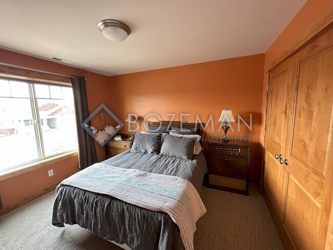 Building Photo - 3207 Summerset Dr