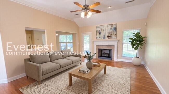 Foto del edificio - 4 Bed, 3 Bath Home with Garage / Pet-Friendly / Available Now!