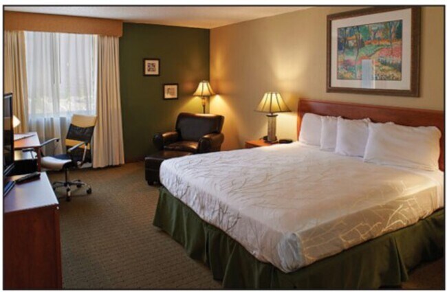 Foto del edificio - 3200 W Russell St