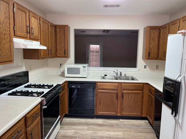 Building Photo - 2918 Forest Dr