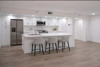 Building Photo - 955 Egret Cir