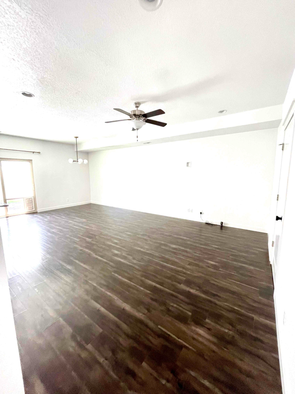 Building Photo - 1472 E Primrose Ln
