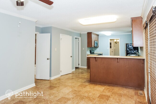 Building Photo - 10017 Hogan Dr SE