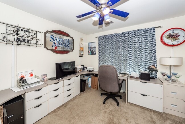 Foto del edificio - 7988 Shadow Oak Dr