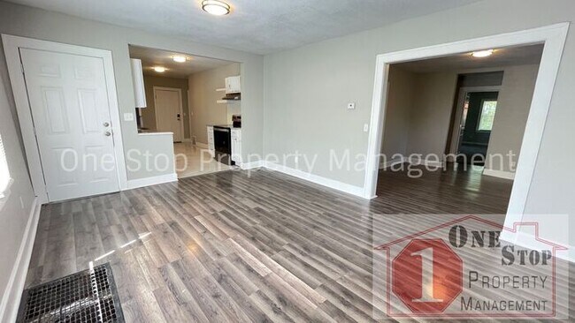 Foto del edificio - Beautiful 3 Bedroom 1 Bathroom Home in Kan...