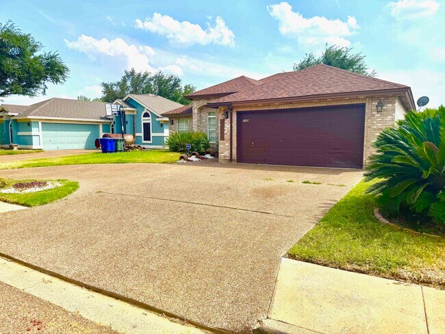 Building Photo - 1109 Sapphire St