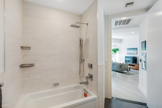 Building Photo - 1 br, 2 bath Condo - 332 Newark Ave
