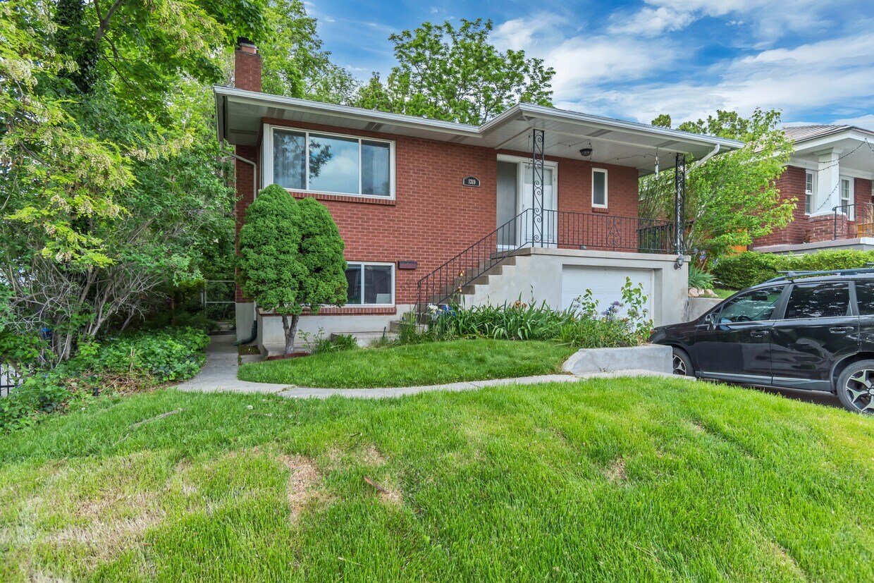 Foto principal - 1319 Westminster Ave S