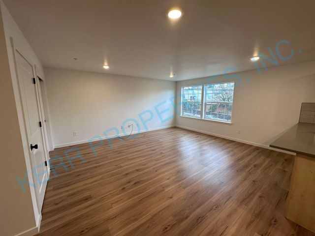 Foto del edificio - 701 Molalla Ave