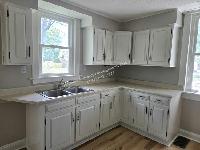 Foto del edificio - 1429 Hall Ave