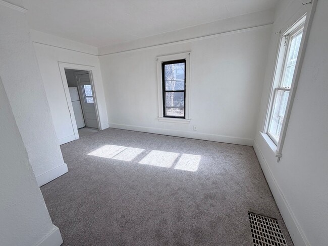 Building Photo - 1 bed House for Rent