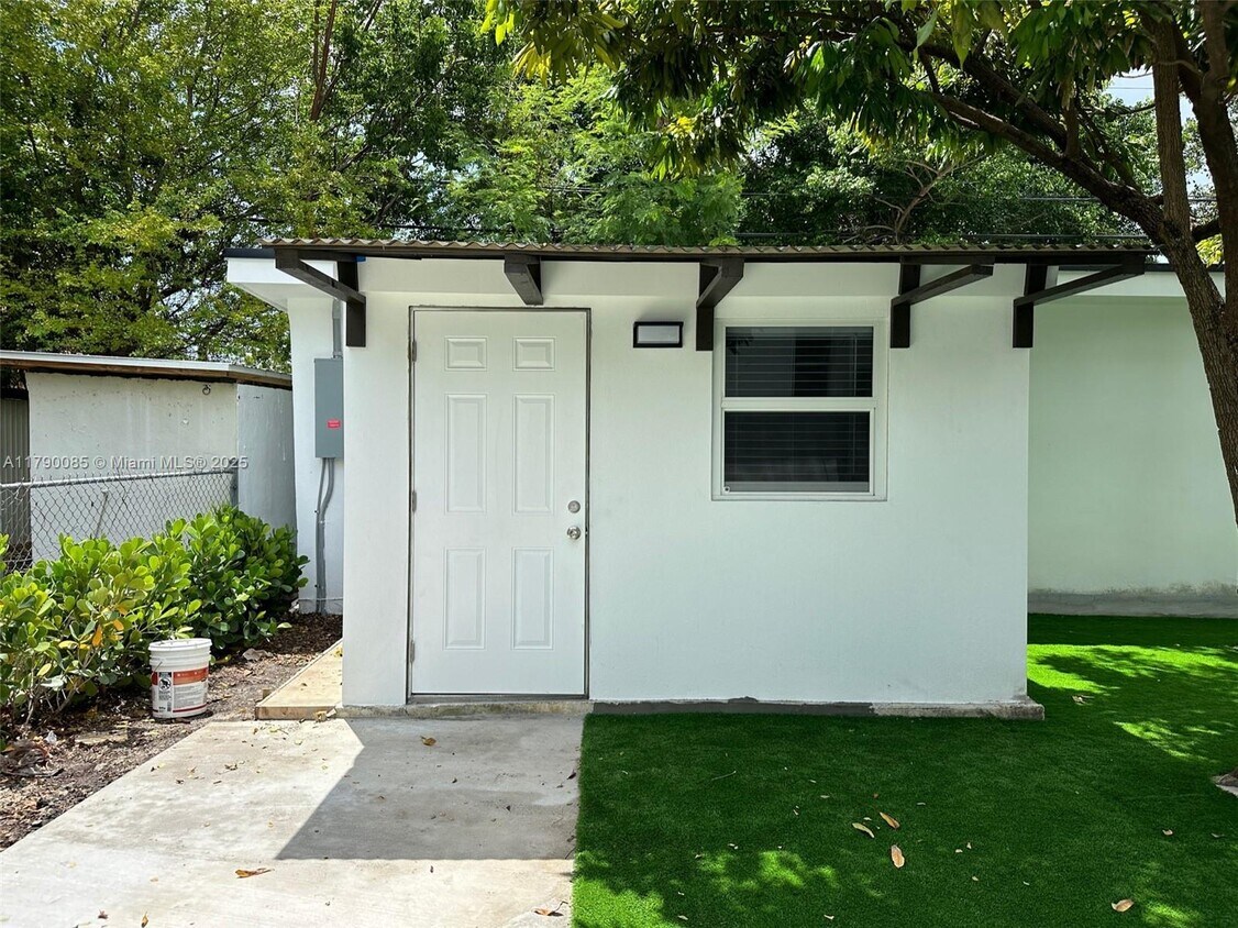Foto principal - 2340 SW 26th Ln