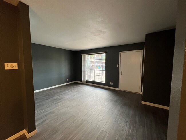 Foto del edificio - 11540 Chimney Rock Rd