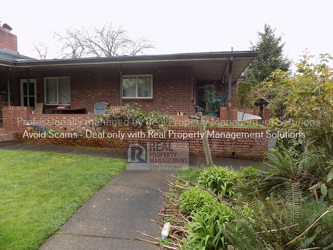 Building Photo - Charming 2 Bed/ 1 Bath With Amazing Brickwork