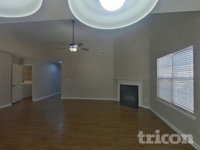 Foto del edificio - 1911 Kingstree Dr