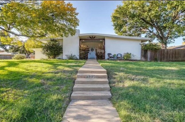 Building Photo - 5736 Wedgmont Cir N