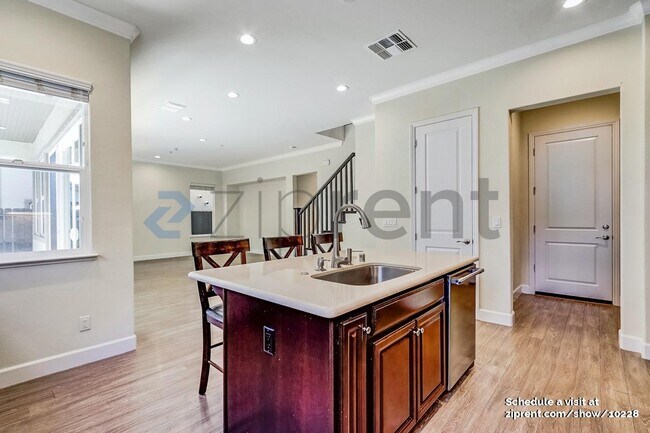 Foto del edificio - 941 Bracken Ct