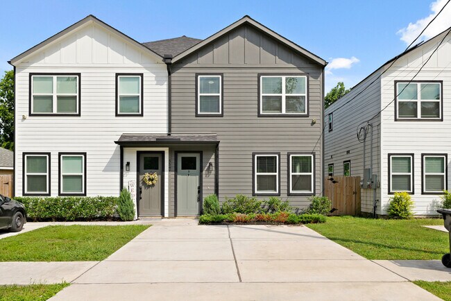 Building Photo - 5544 Shreveport Blvd