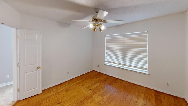 Foto del edificio - **Reduced rent** $1,880 Spacious 3-Bedroom Home in Prime North Pensacola Location