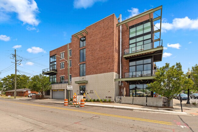 Foto del edificio - 211 E 9 Mile Rd