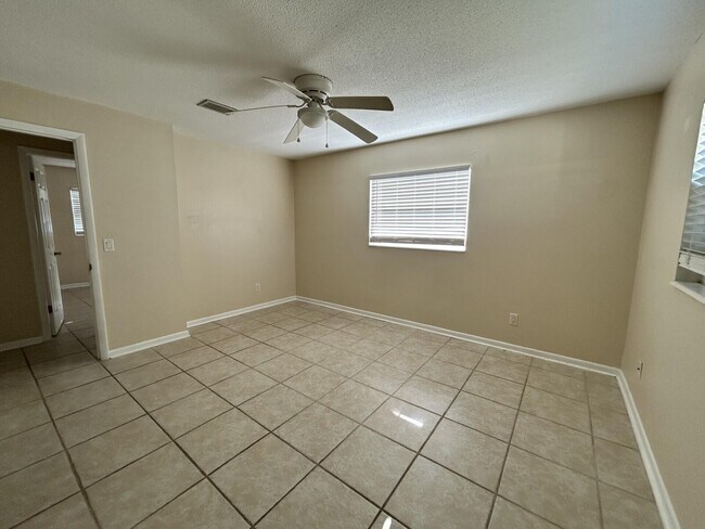 Building Photo - 925 Penny Dr
