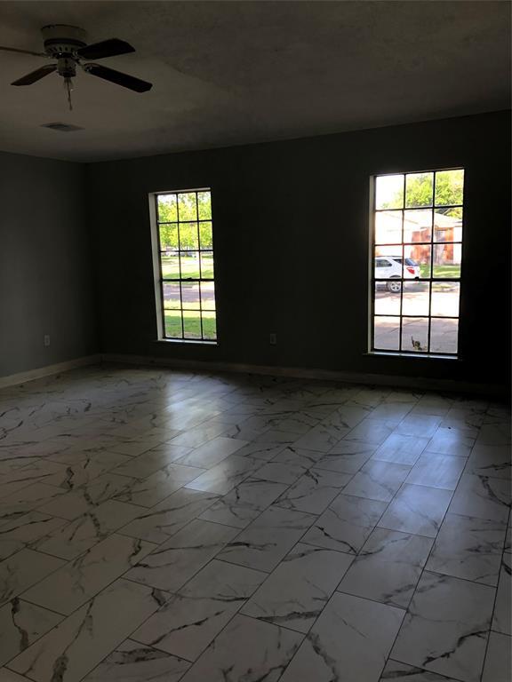Building Photo - 7911 Sandpiper Dr