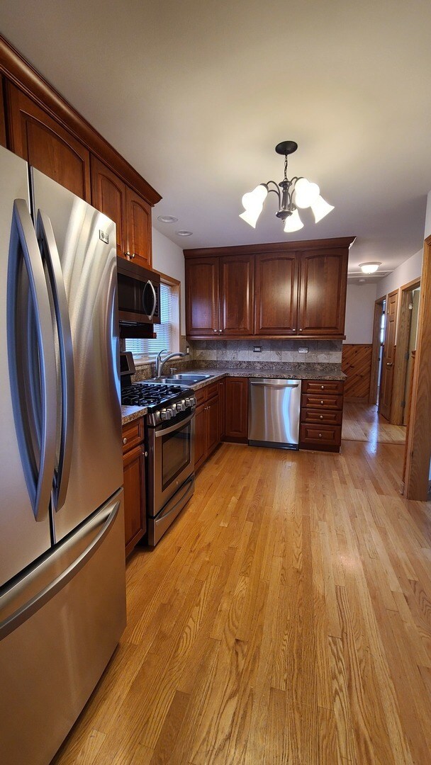 Foto del edificio - 7044 W Farragut Ave