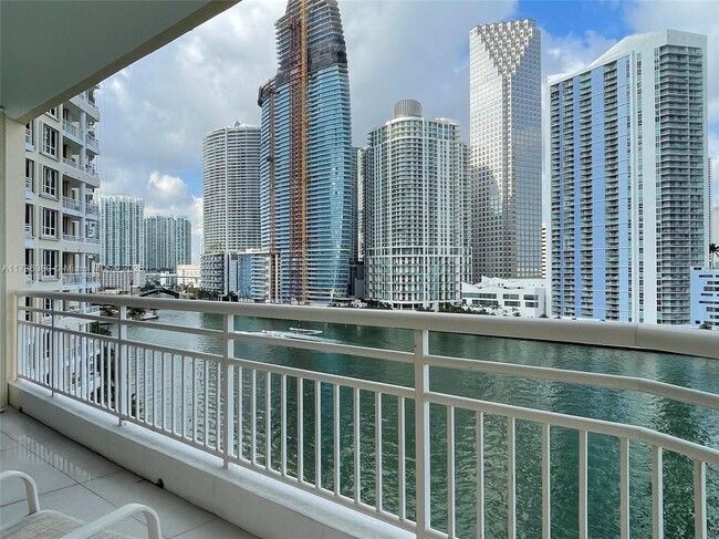 Foto del edificio - 888 Brickell Key Dr