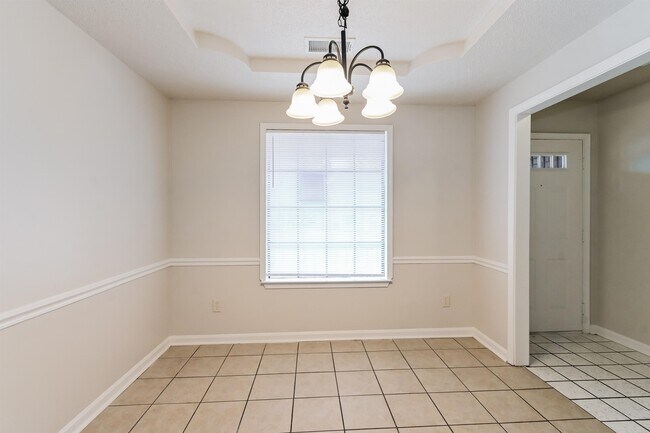 Foto del edificio - 4578 Bassett Hall Dr