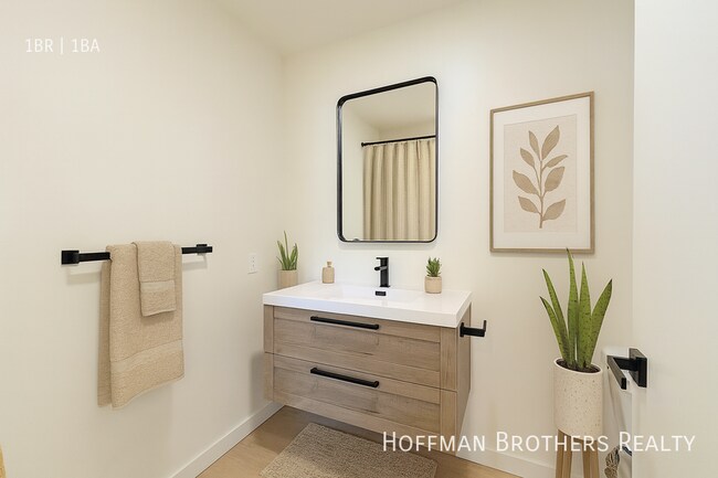 Foto del edificio - 6079 La Prada St