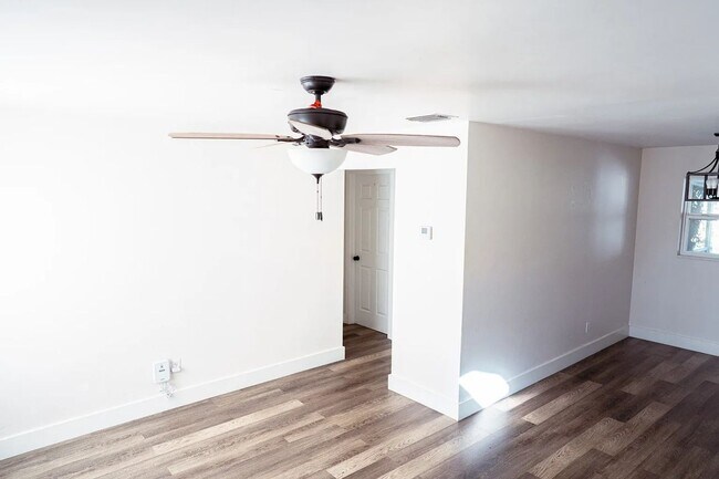 Building Photo - 6671 Fiesta Way