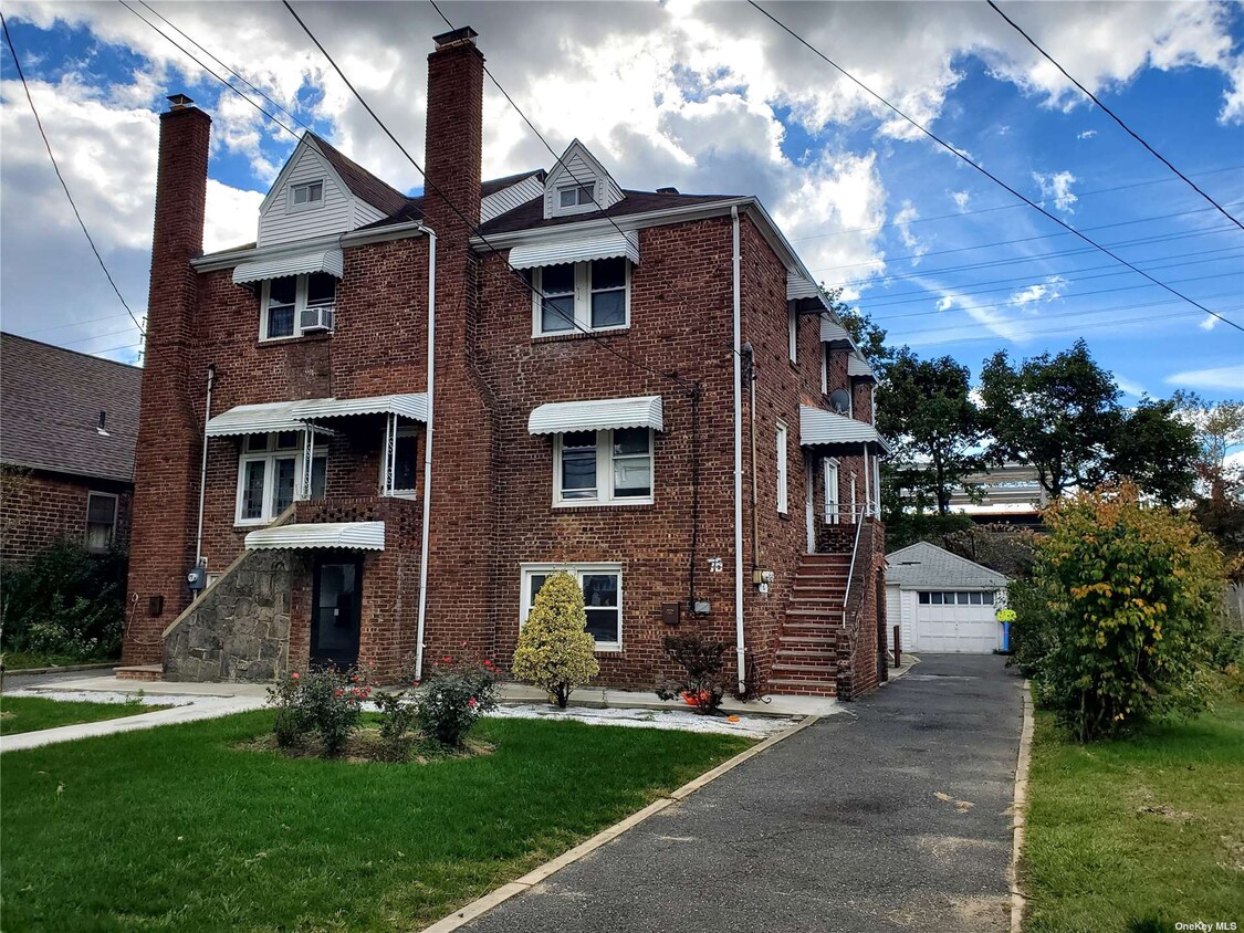 76 Lyon Pl, Lynbrook, NY 11563 Townhome Rentals in Lynbrook NY