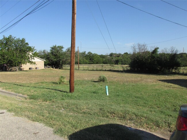 Foto del edificio - 1008 W 2nd St