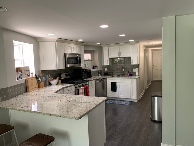 Foto del edificio - 2428 N Kimball Ave