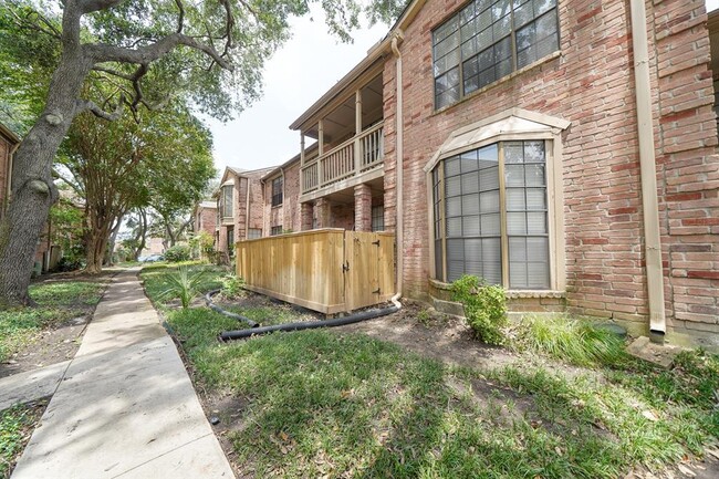 Foto del edificio - 2255 Braeswood Park Dr