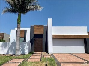 Building Photo - 302 Grovewood Ave